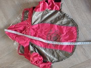 piekny przeciwdeszczowy płaszczyk dla małego pieska