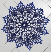 Serwetka gwiazdka granatowa niebieska robiona na szydełku nowa