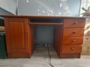 Biurko z drewna sosnowego Meble Doktór