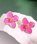 Kolczyki sztyfty kwiaty z masą perłową kolor słodki róż 