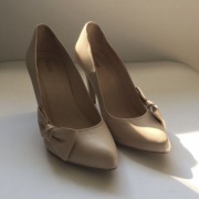 Nowe beżowe buty na obcasie Kiomi [37]