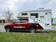 Toyota Hilux 4x4 kamper ze zdejmowaną  nakładką niemieckiej firmy Tischner