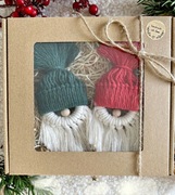 Świąteczny zestaw prezentowy zawieszki na choinkę z makramy 