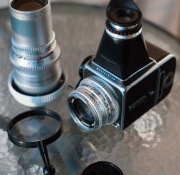 Hasselblad 500C plus obiektywy 80 i 250 mm, magazynek i inne