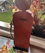 Stylowa, retro mini stacja paliw marki Tokheim. Wysokość