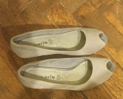 SUPER FAJNE SZARE CZÓŁENKA -FIRMA TAMARIS ROZMIAR 38-MODEL LEI