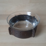 Vintage miseczka w skórzanej oprawie na orzeszki, cukierki, chipsy itp. 