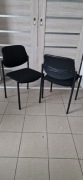 Dwa krzesla sztaplowanie czarne Nowy Styl