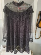 Elegancka suknia koronkowo-tiulowa, 40