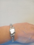 Zegarek damski oryginalnie zdobiony