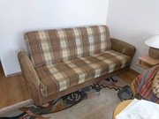 Rozkładana kanapa z pojemnikiem (typu wersalka)