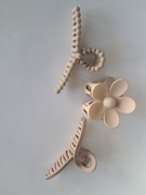3 nowe beżowe spinki do włosów długość 2 szt. 11 cm, kwiatek 6 cm