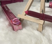 Aksamitna kredka do ust Mary kay VSNRY PINK 01/26