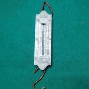 Przedwojenna waga sprzedażowa=sygnowana