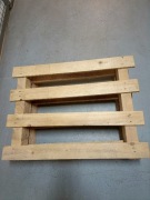 Dwie palety nieuszkodzone 