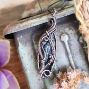 Miedziany wisiorek z węglikiem krzemu