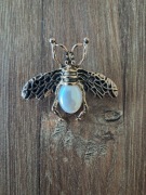 nowa broszka pszczoła w stylu vitntage 4x4 cm 