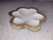 Stylowa Misa Dekoracyjna „Flower” – Naturalne Drewno i Emalia