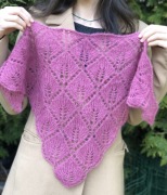 Ręcznie dziergana chusta z alpaki i jedwabiu – ażurowa, lekka, wyjątkowa