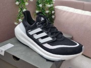 Adidas ULTRABOOST LIGHT 