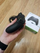 Kontroler Xbox Series X - stan bardzo dobry | Pudełko | Kabel ładujący |