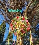 Wiecha staropolska budowa dom dach krokwie dekoracja kwiaty rękodzieło 