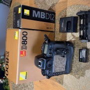 Nikon D800 BODY / NIKON MB-D12 / 2X AKU NIKON / MADE IN JAPAN /39tys.