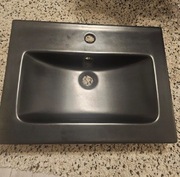 Czarna ceramiczna umywalka 