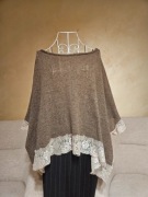 Urocze Oversizowe Poncho wełna koronka