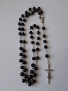 RÓŻANIEC KOMUNIA CZARNY 