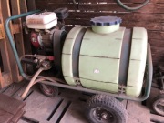 Sadowniczy opryskiwacz spalinowy 120 litrów