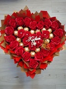 Bukiet jadalny z ferrero rocher i róż mydlanych 