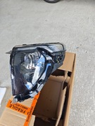 Lewa lampa do Ford Transit Courier 2024-uszkodzony jeden uchwyt