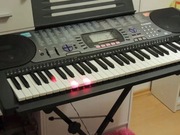 Keyboard Casio dynamiczna, podświetlana klawiatura
