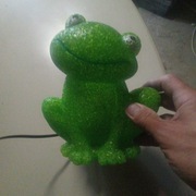 Kultowa lampka żabka vintige.