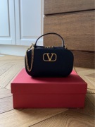 Valentino Garavani vanity case kuferek czarny logo