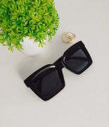 NOWE okulary przeciwsłoneczne damskie z czarnymi oprawkami na lato