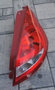 Uszkodzona prawa lampa tylna + części z klapy FORD FIESTA MK7 08-12R