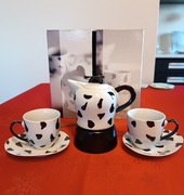 Zestaw do kawy Brandami Cow: kawiarka + 2 x filiżanka ze spodkiem 