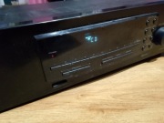 Amplituner Kenwood KR-A380 po włączeniu uruchamia się