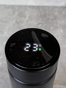 Okazja! Wyjątkowy czarny termos z wyświetlaczem temperatury