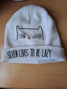 Cropp - Czapka zimowa z wyszywanym wzorem - Biała