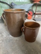 Stary, zabytkowy gar, donica, garnek kamienny, kamionka? 