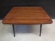 Stolik kawowy PRL, fornir orzech włoski, patyczak 