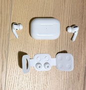 AirPods Pro - prawa słuchawka trzeszczy podczas ruchu