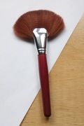 Pędzel do makijażu [różu, pudru lub rozświetlacza]