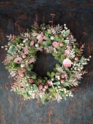 Wyjątkowy wianek świąteczny - Różowa Kraina Słodyczy 