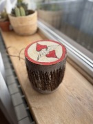 Etniczny bębenek instrument skórzany ręcznie robiony z futrem włosiem