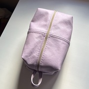 Skórzana kosmetyczka liliowa