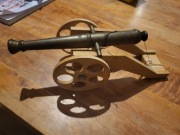 Armata mosiężna ozdoba zabawka